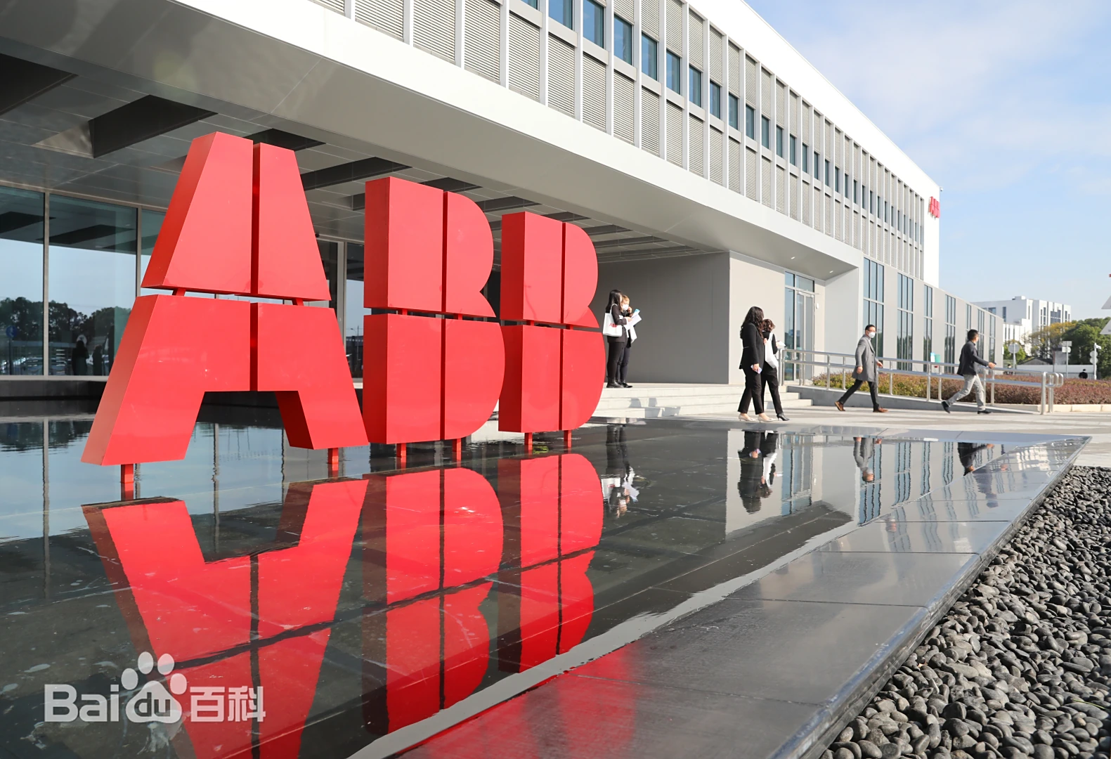 工信部:上半年工業(yè)機器人、服務機器人產(chǎn)量同比分別增長35.6%和25.5%